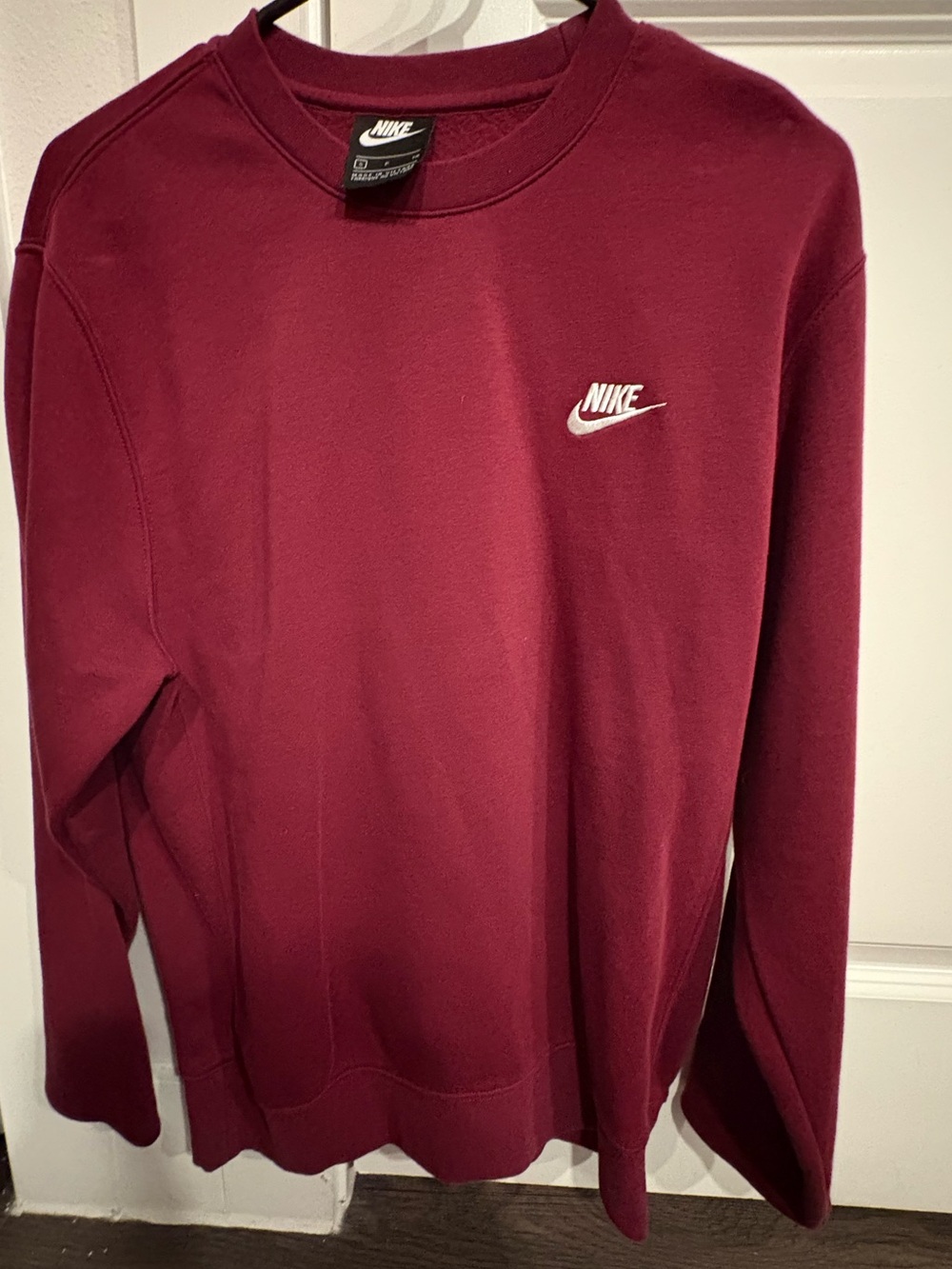 Nike Men’s Crewneck Sweatshirt in Burgundy